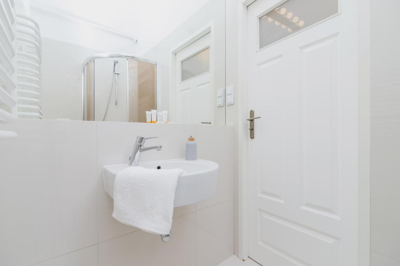 Apartment Pijarska Krakow By Noclegi Renters ภายนอก รูปภาพ